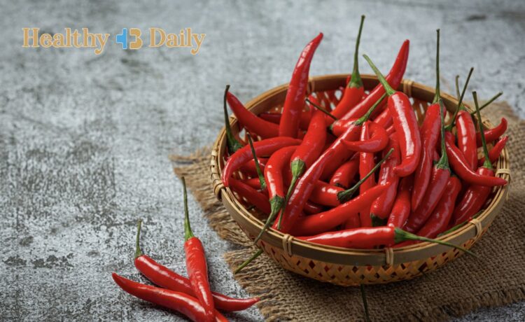 wellhealthorganic.com:red-chilli-you-should-know-about-red-chilli-uses-benefits-side-effects