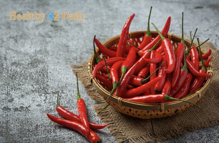 wellhealthorganic.com:red-chilli-you-should-know-about-red-chilli-uses-benefits-side-effects